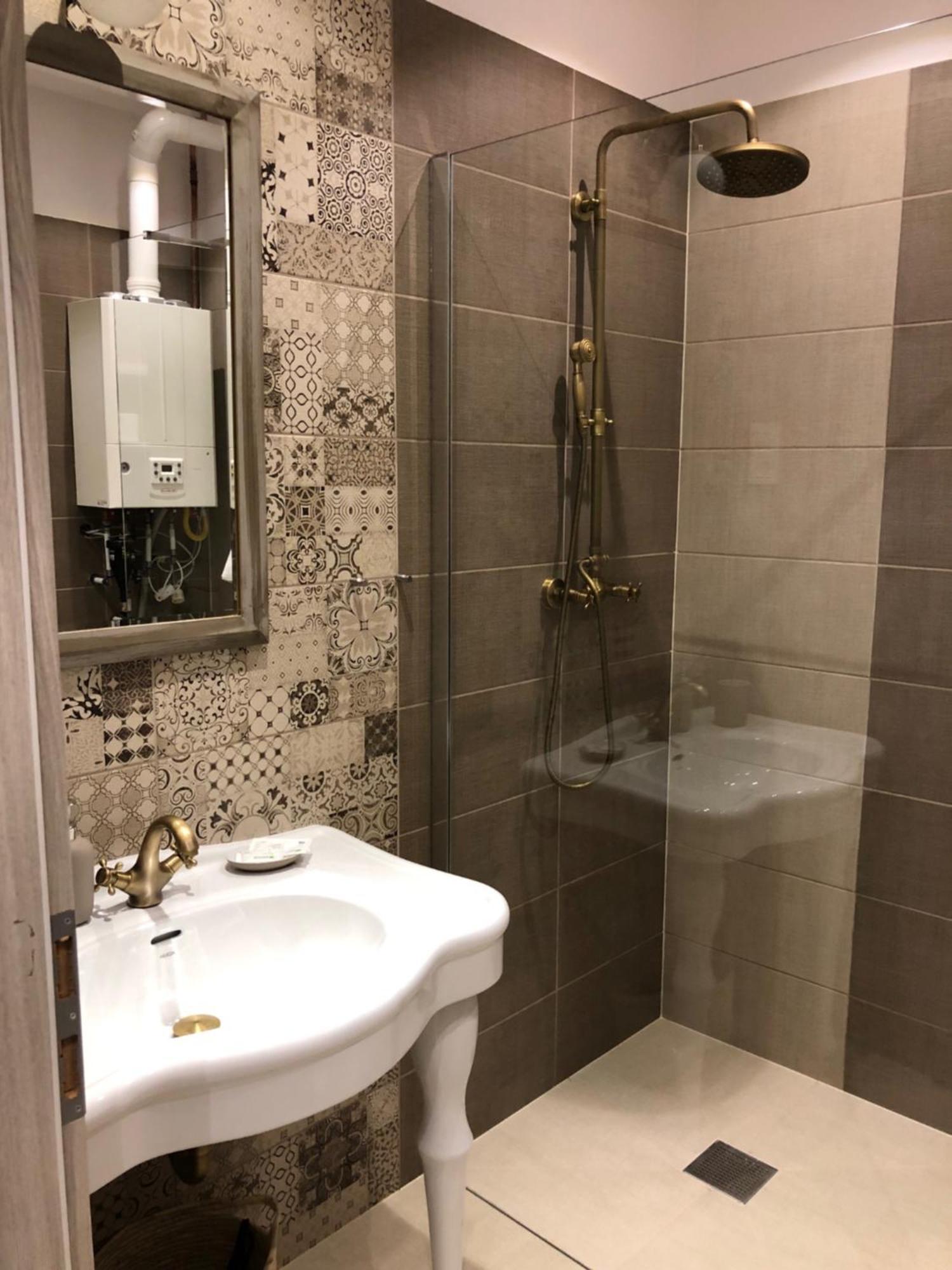 In V. Apartman