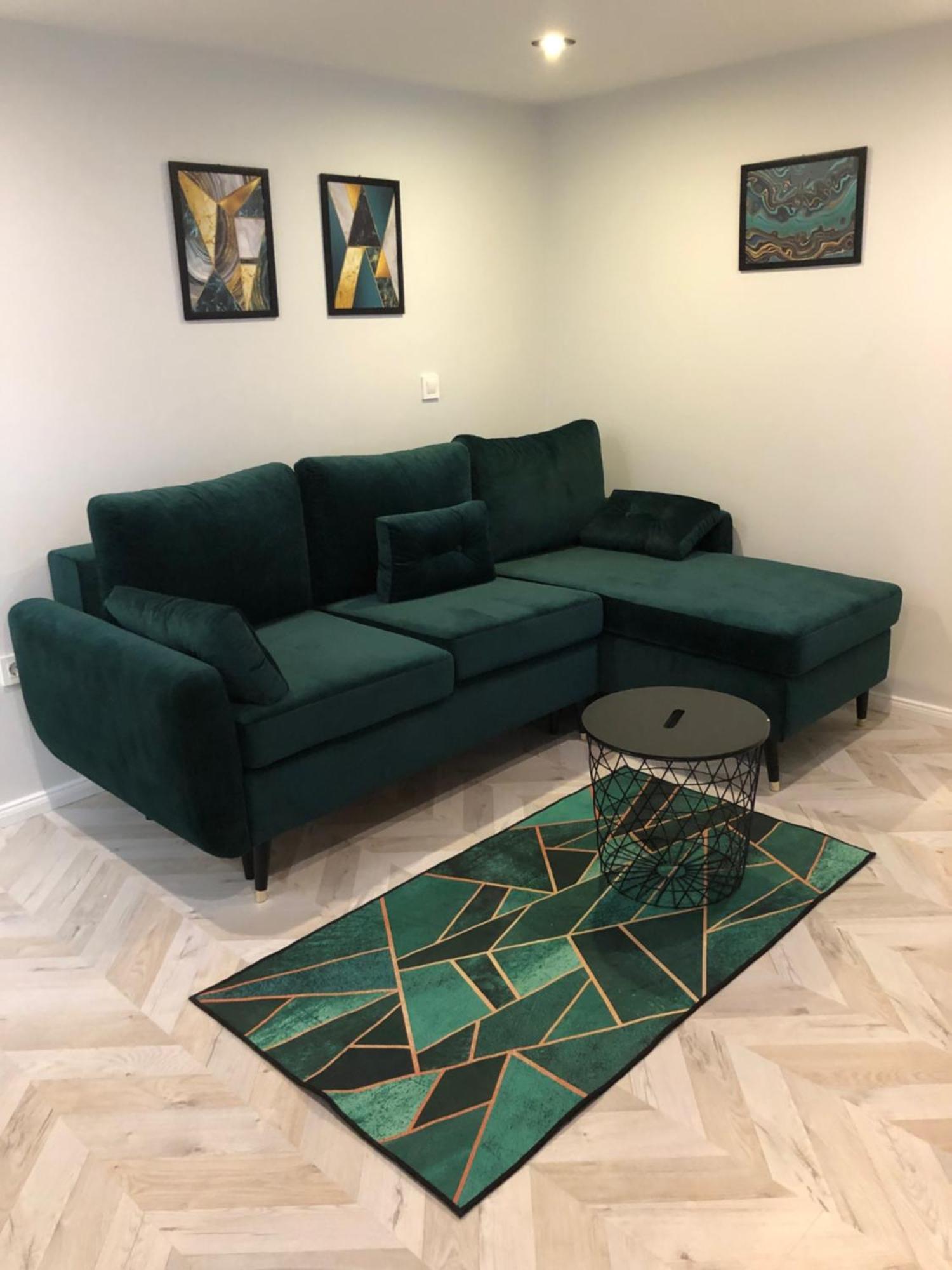 In V. Apartman